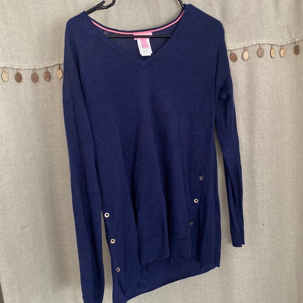 Lilly Pulitzer navy thin sweater, double sided gold button detail. Size small.